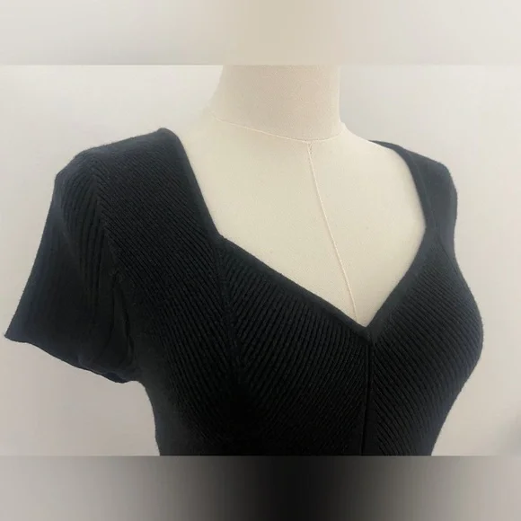 Abercrombie & Fitch Black Short Sleeve Sweetheart Sweater Bodysuit Size Large - Picture 3 of 9